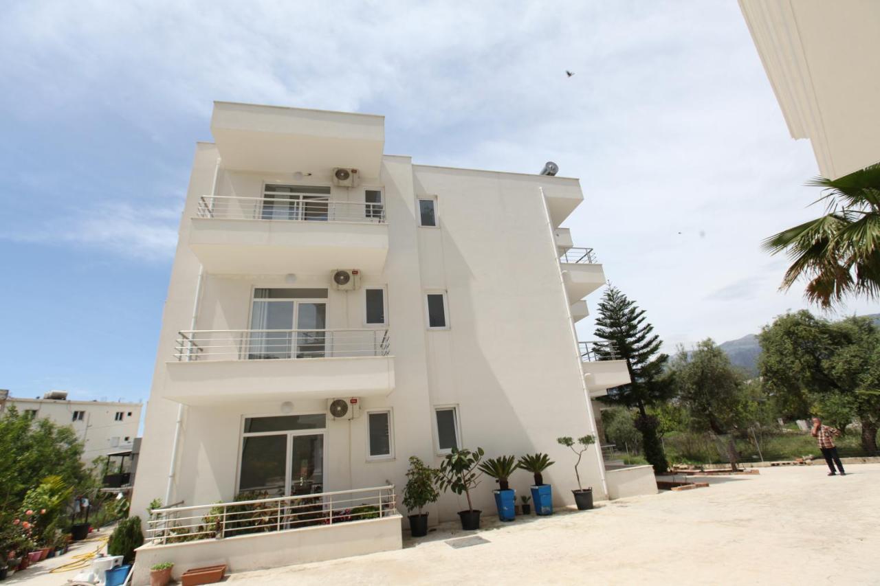 The Sunny Side Apartment Himare Exterior foto