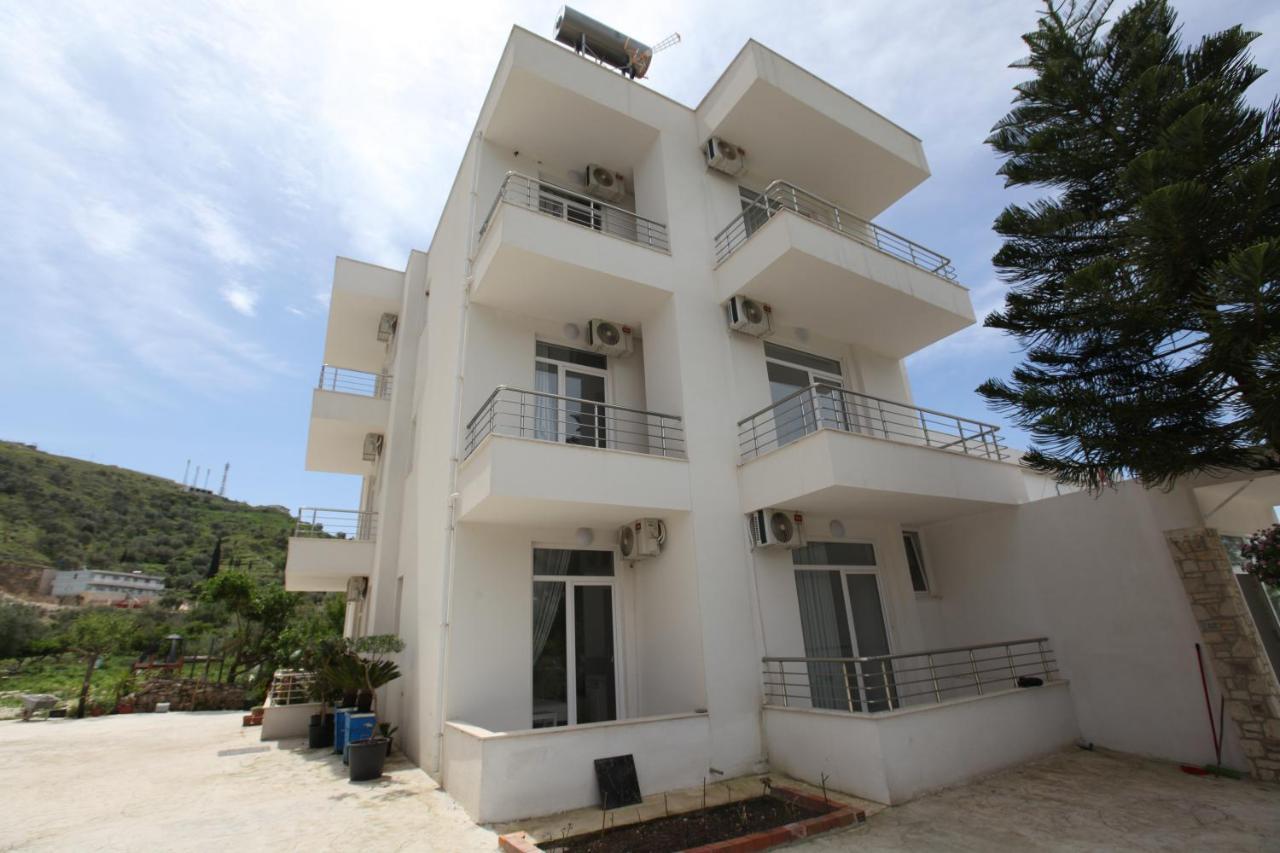 The Sunny Side Apartment Himare Exterior foto