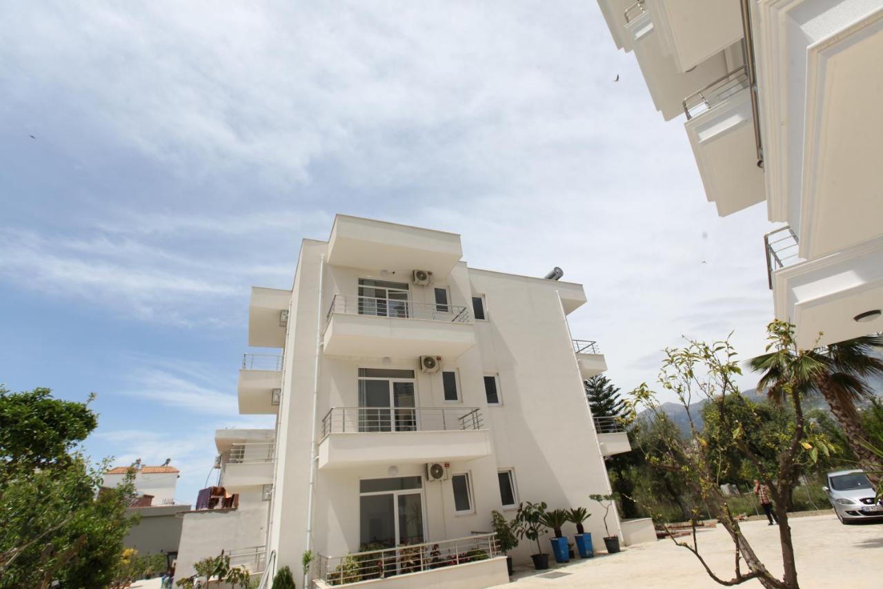 The Sunny Side Apartment Himare Exterior foto