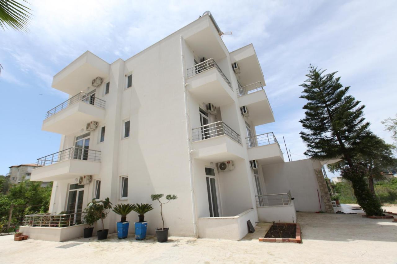 The Sunny Side Apartment Himare Exterior foto