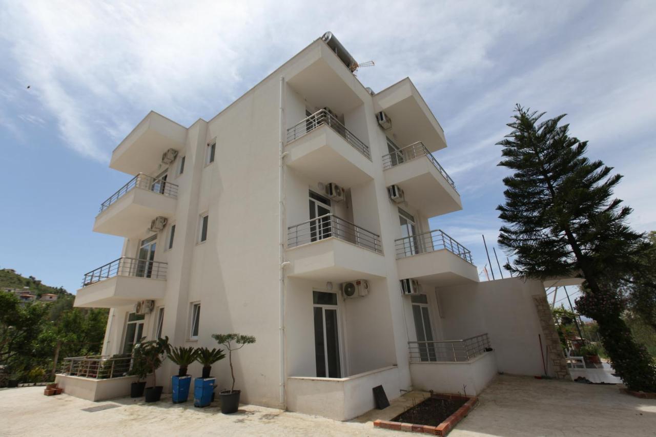 The Sunny Side Apartment Himare Exterior foto