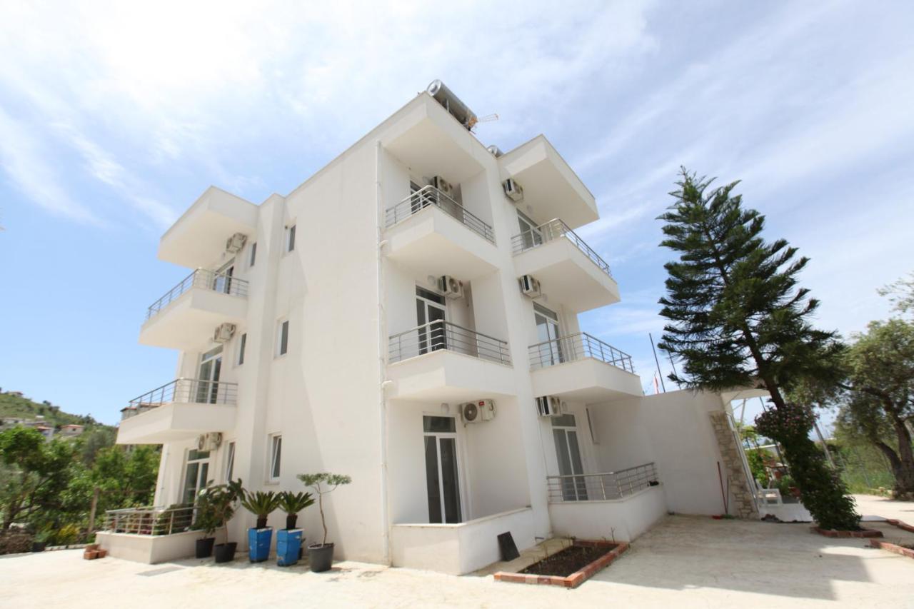 The Sunny Side Apartment Himare Exterior foto