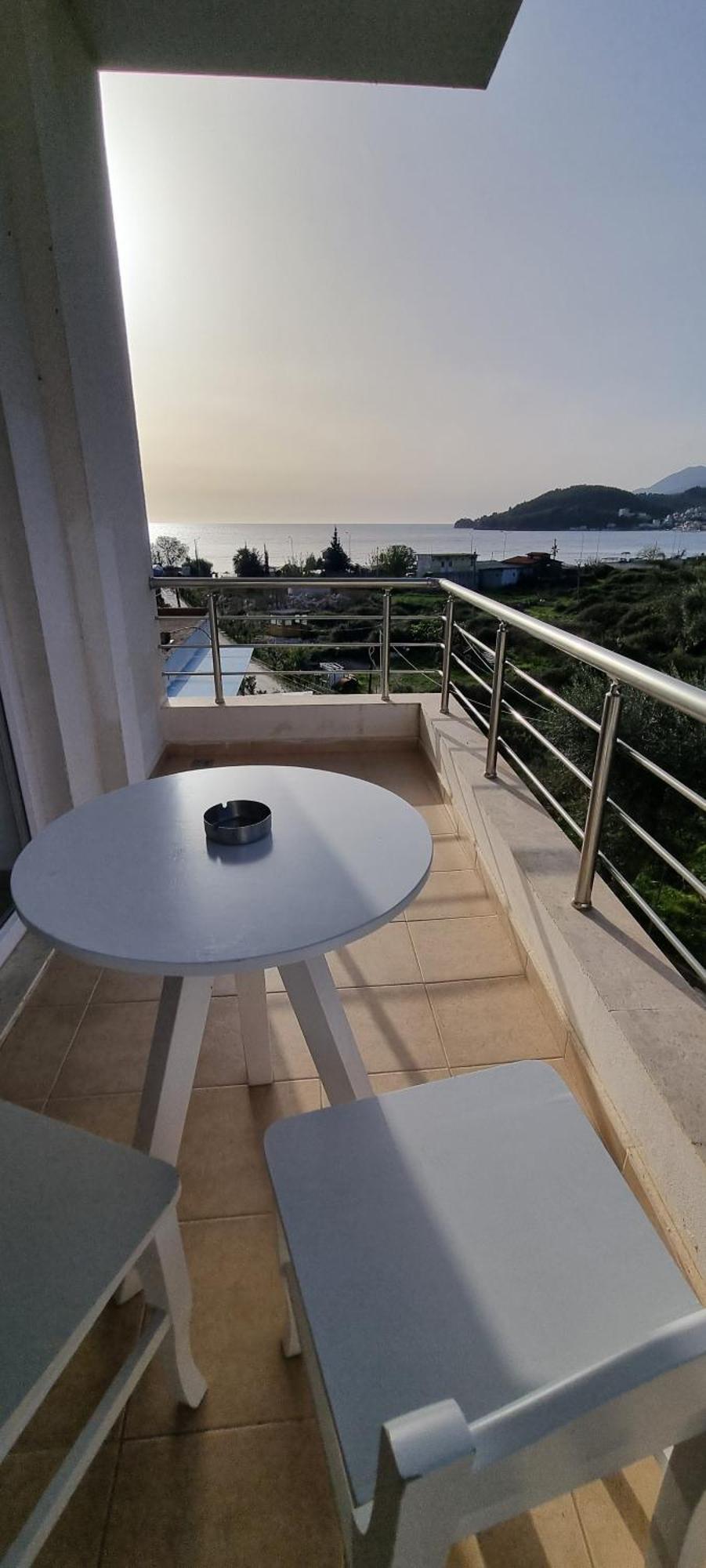 The Sunny Side Apartment Himare Exterior foto