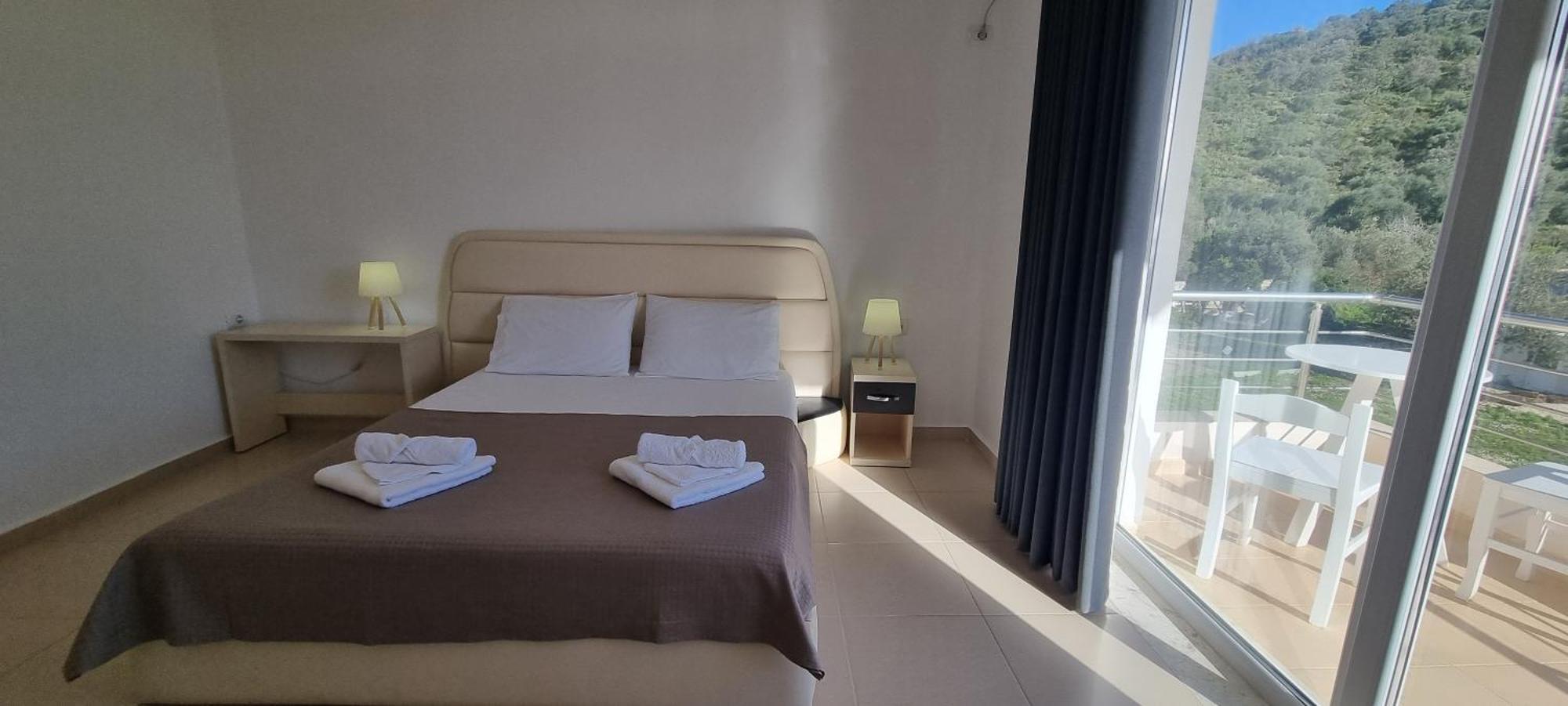 The Sunny Side Apartment Himare Exterior foto