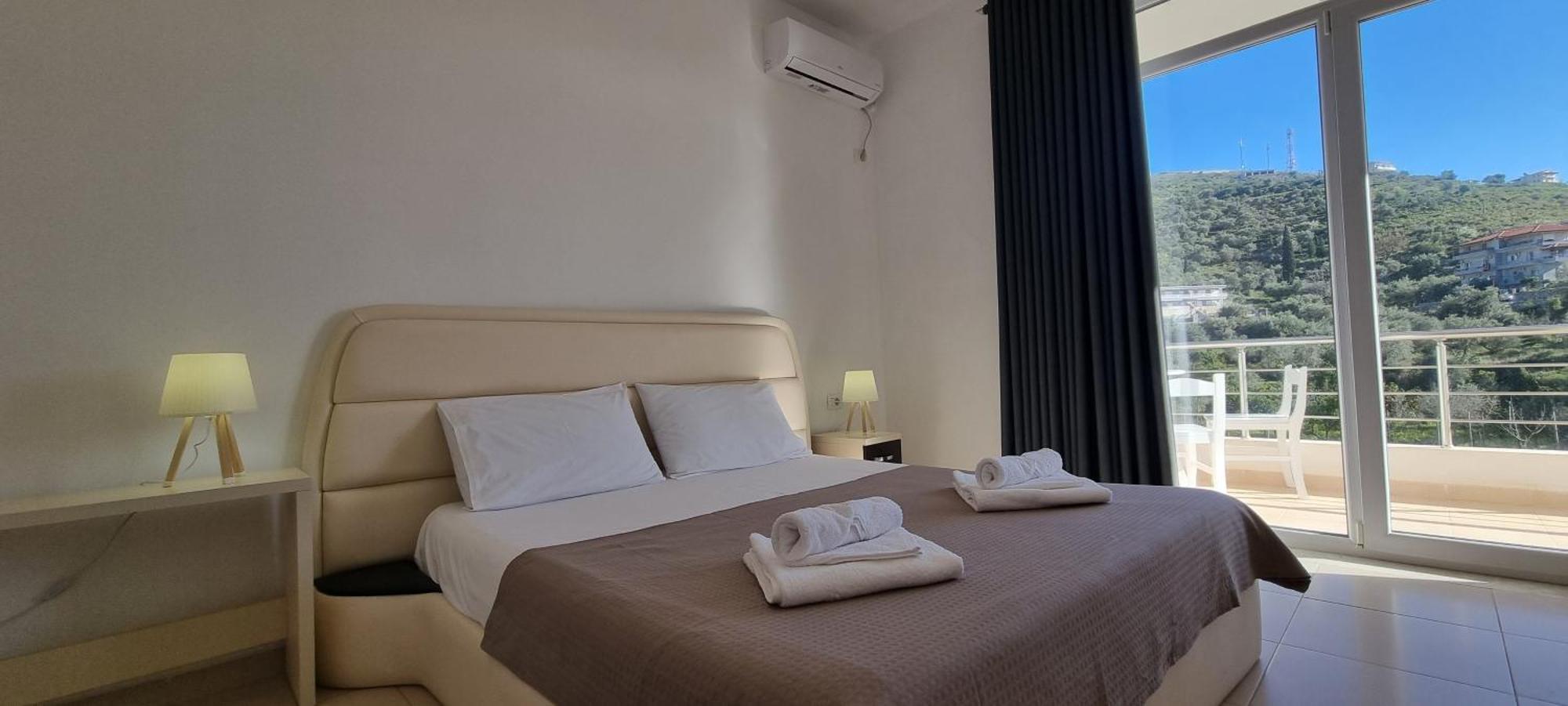 The Sunny Side Apartment Himare Exterior foto