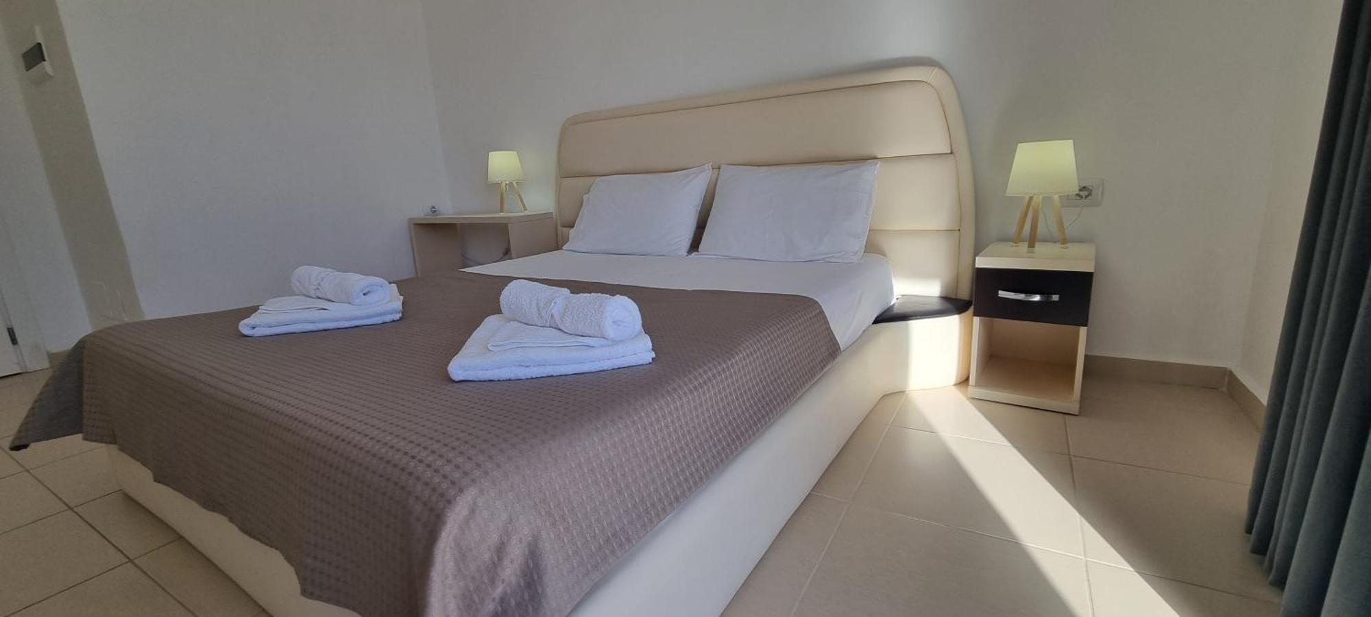 The Sunny Side Apartment Himare Exterior foto