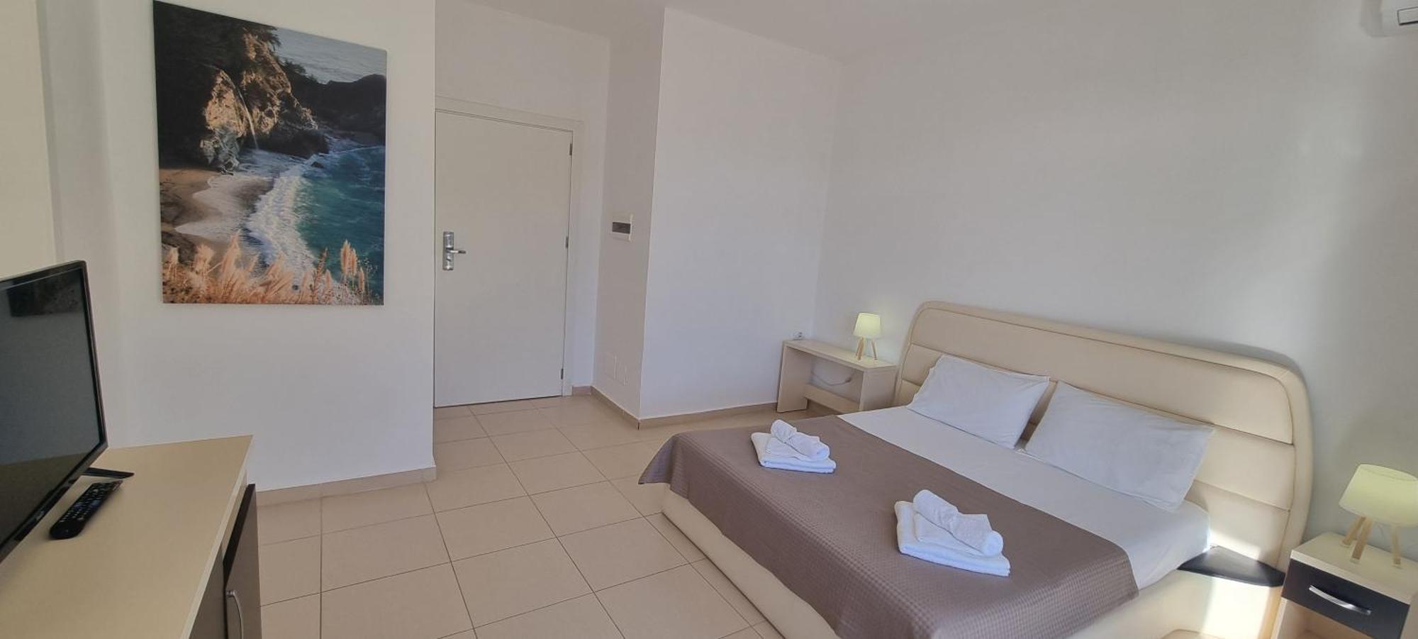 The Sunny Side Apartment Himare Exterior foto