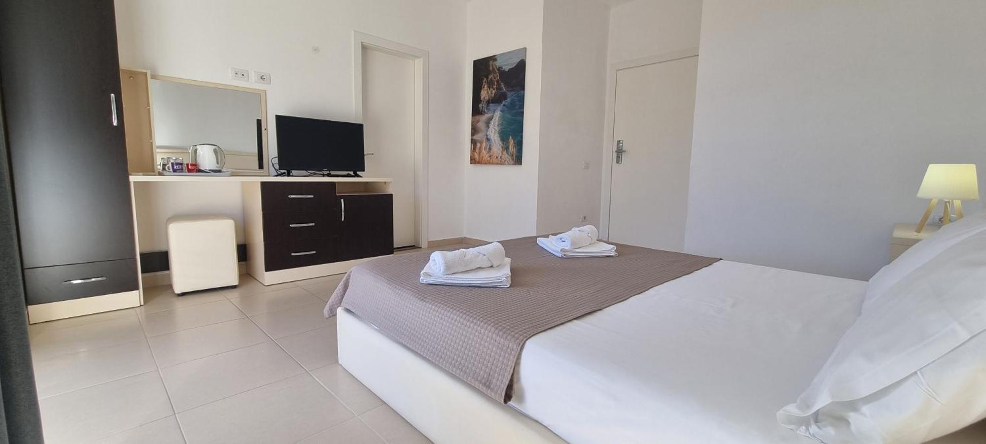 The Sunny Side Apartment Himare Exterior foto