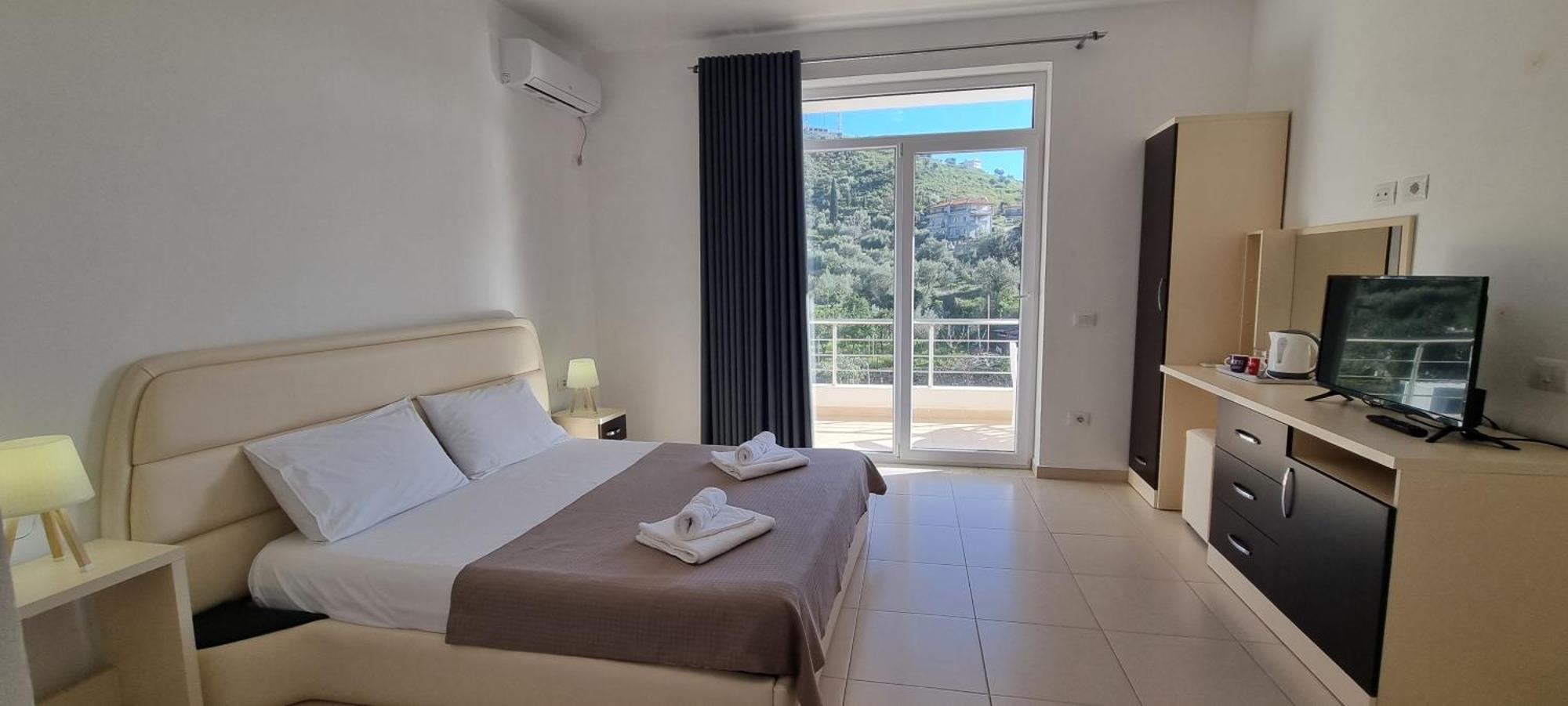 The Sunny Side Apartment Himare Exterior foto