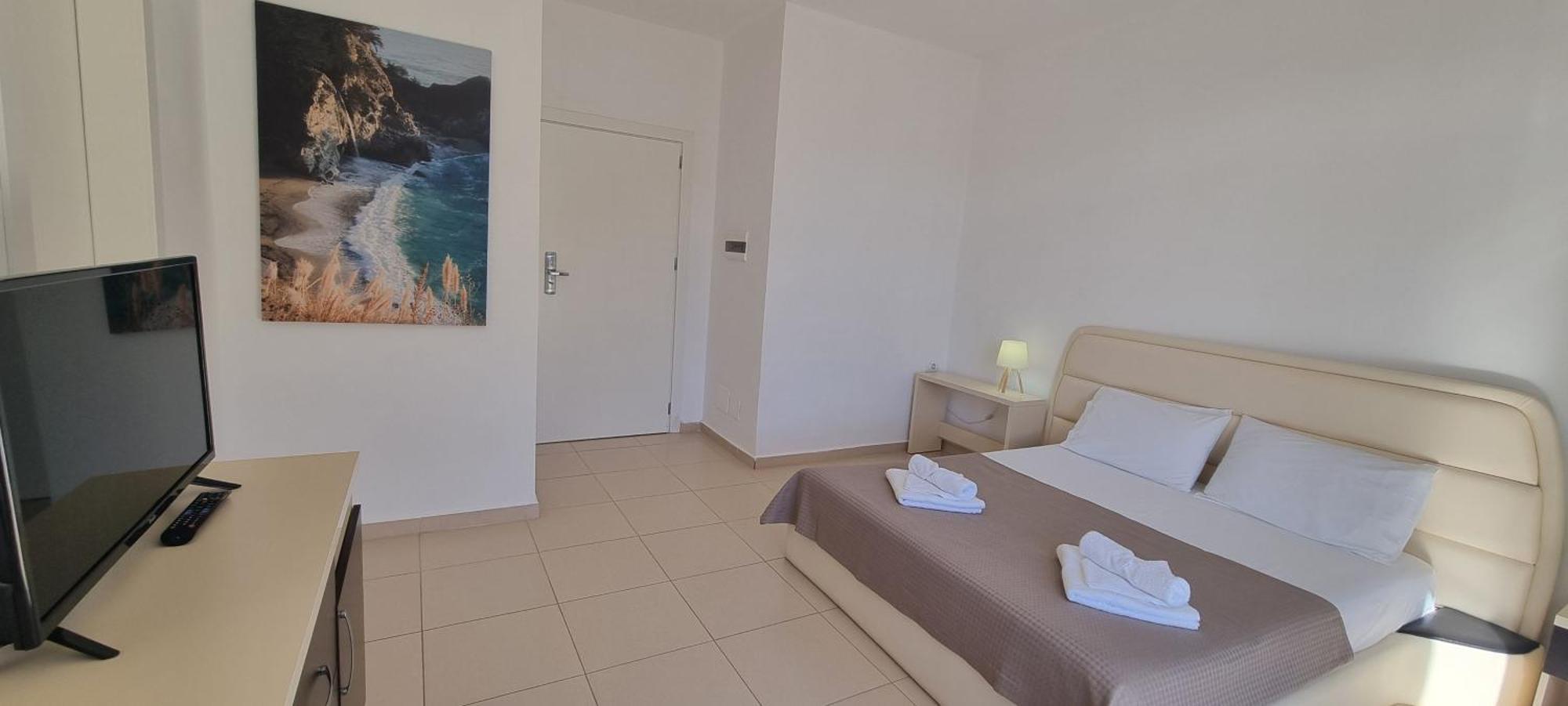 The Sunny Side Apartment Himare Exterior foto