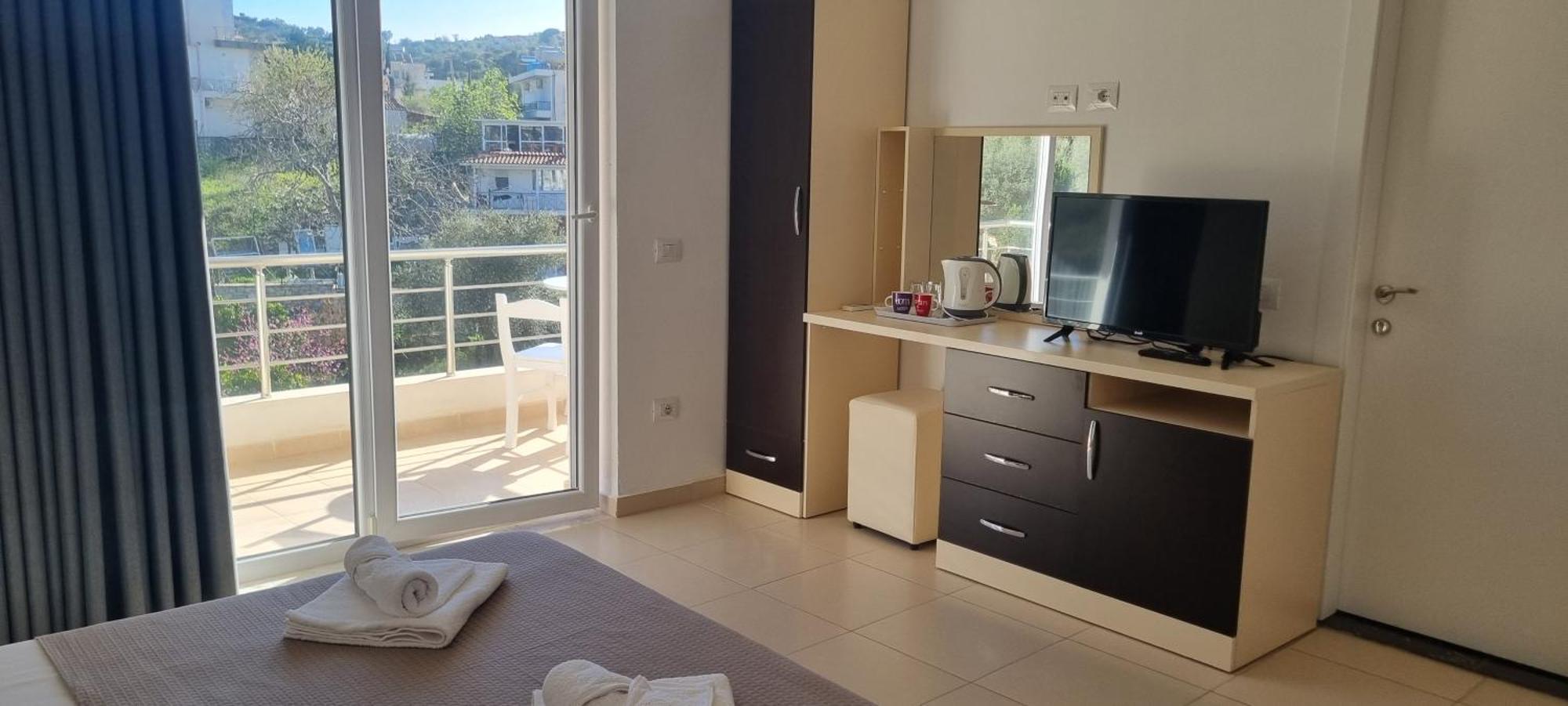 The Sunny Side Apartment Himare Exterior foto