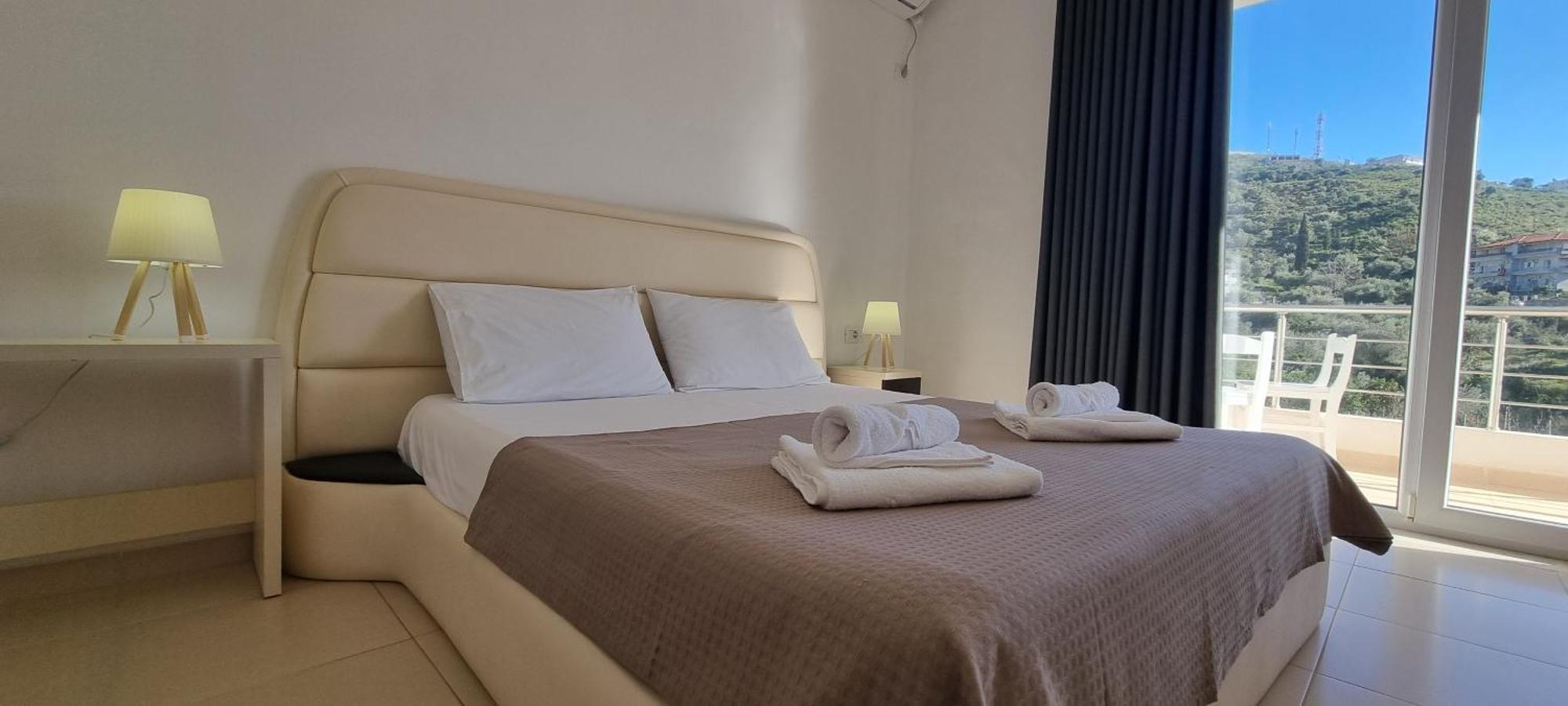 The Sunny Side Apartment Himare Exterior foto