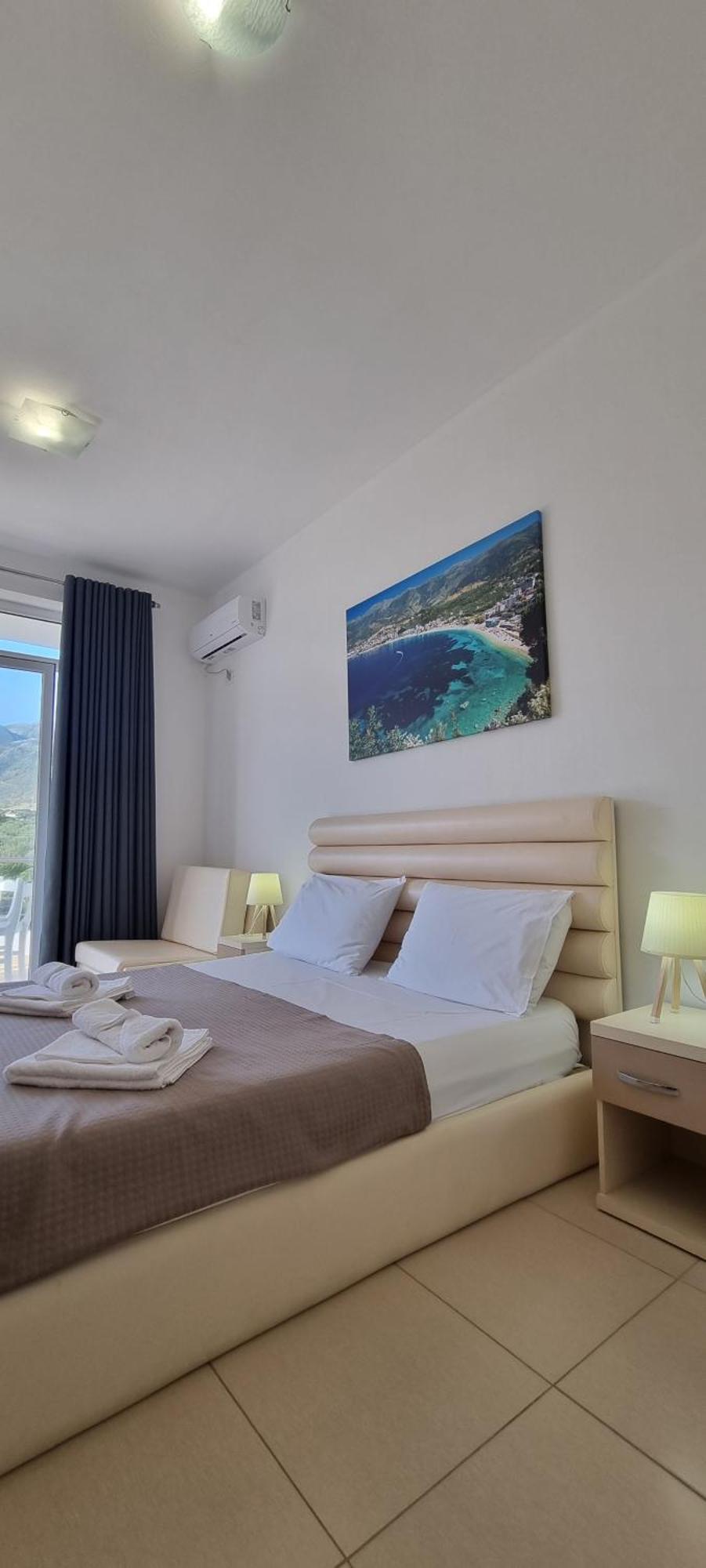 The Sunny Side Apartment Himare Exterior foto