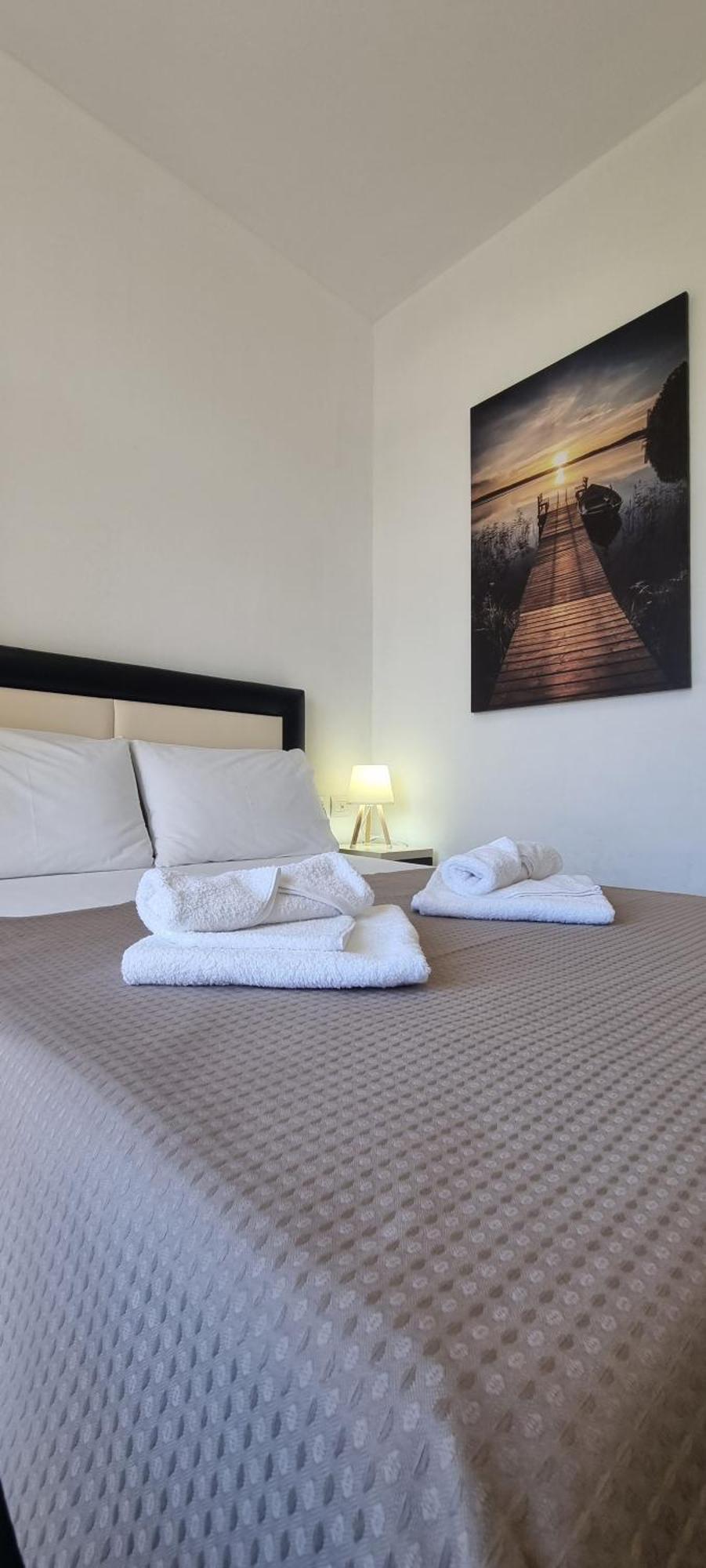 The Sunny Side Apartment Himare Exterior foto
