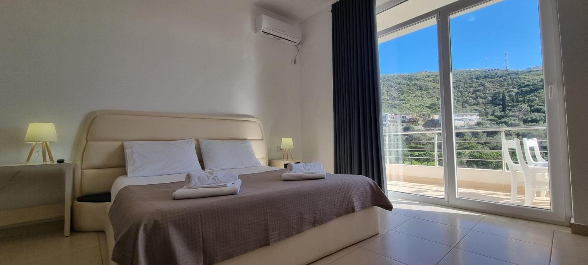 The Sunny Side Apartment Himare Exterior foto