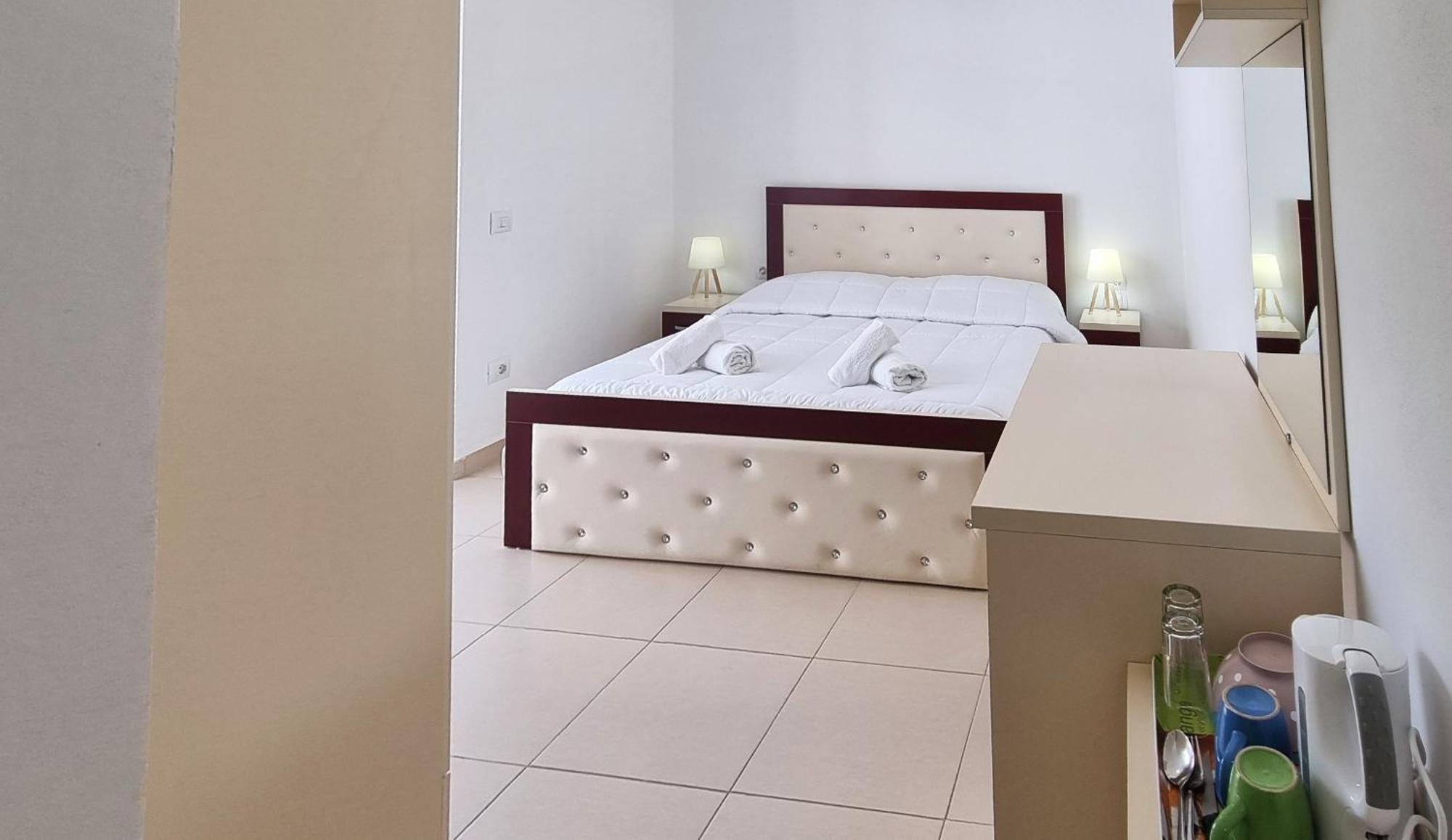 The Sunny Side Apartment Himare Exterior foto