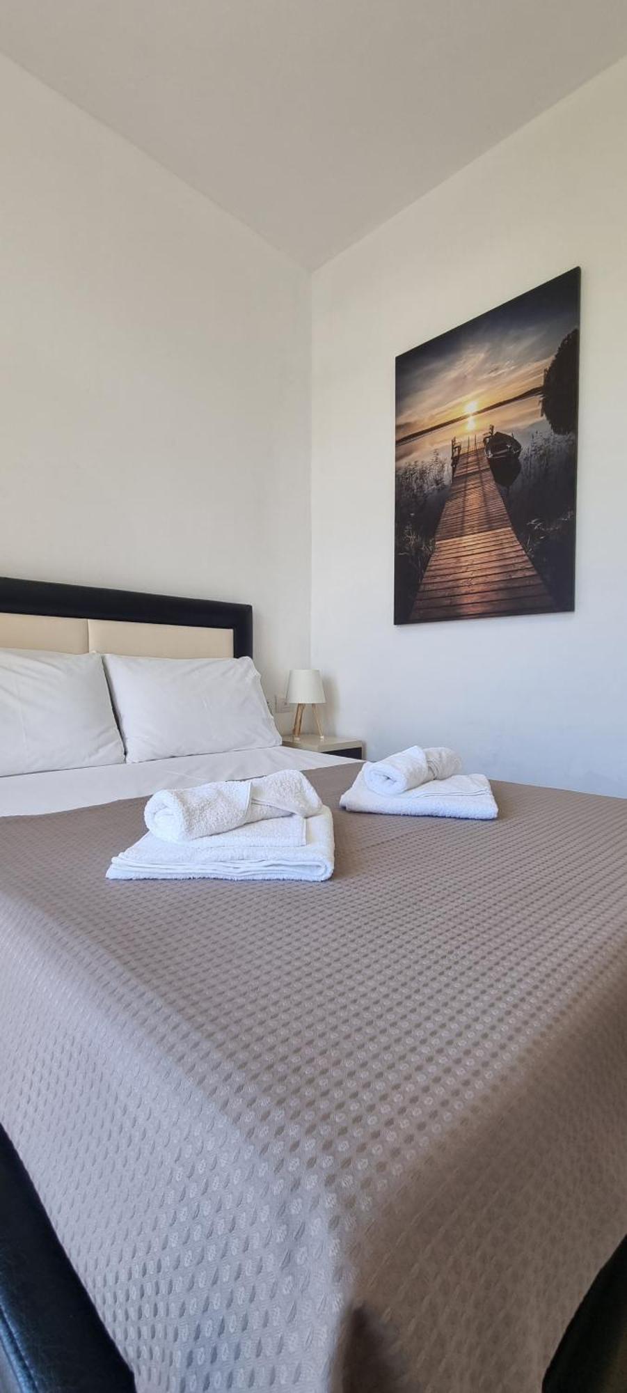 The Sunny Side Apartment Himare Exterior foto