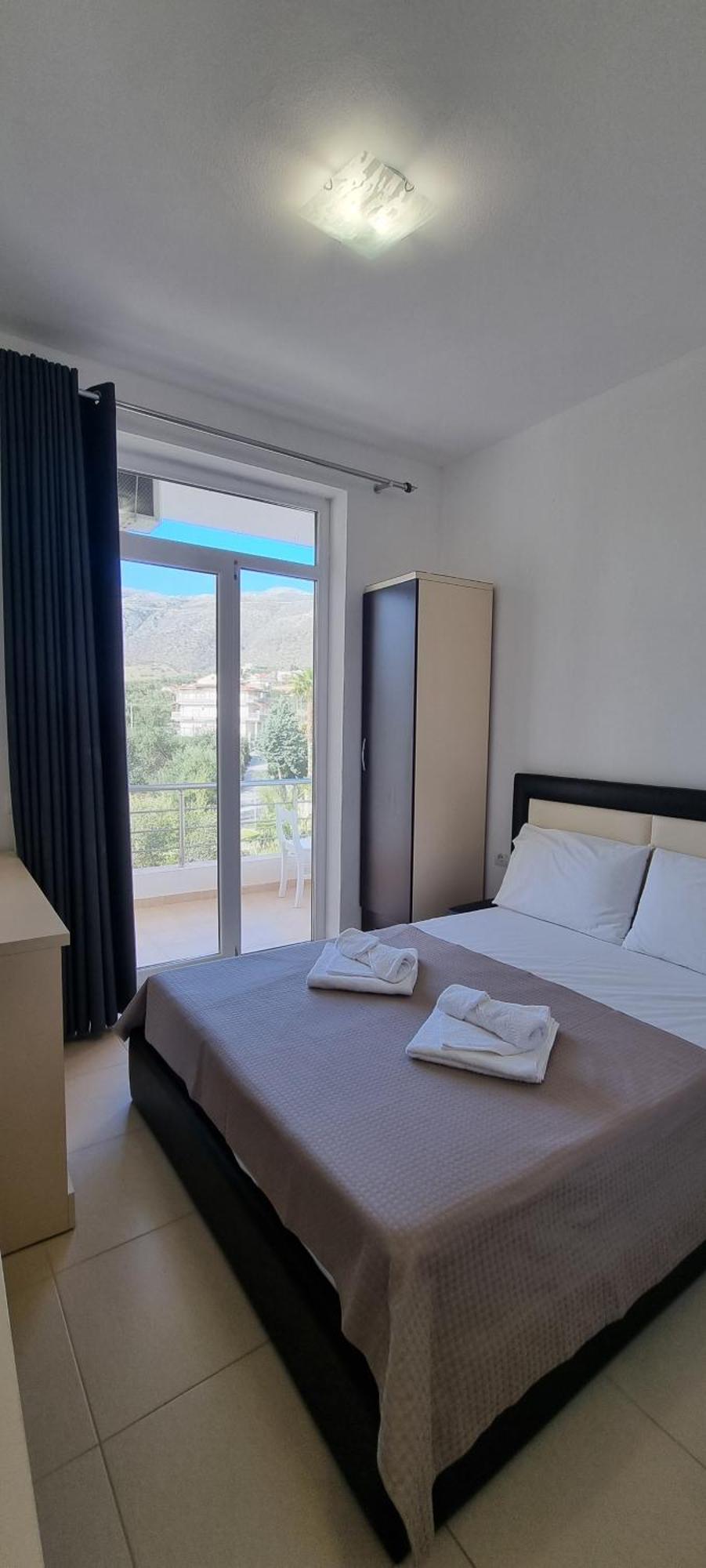 The Sunny Side Apartment Himare Exterior foto