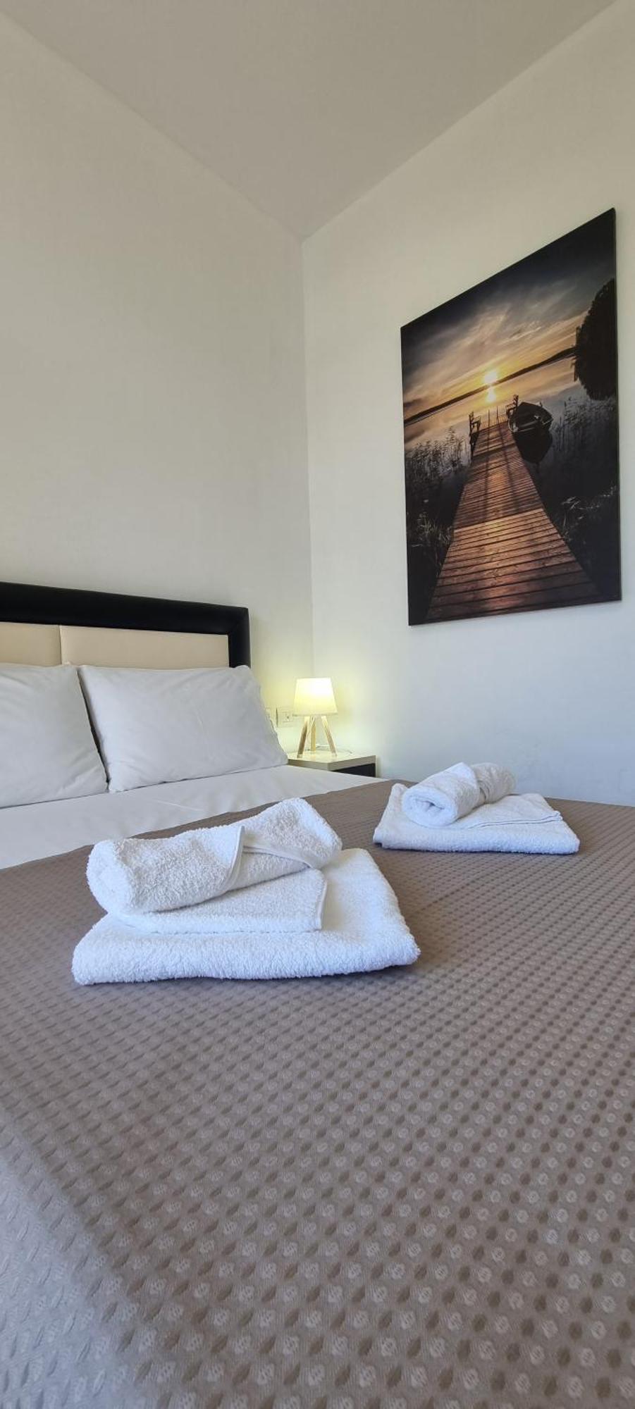 The Sunny Side Apartment Himare Exterior foto