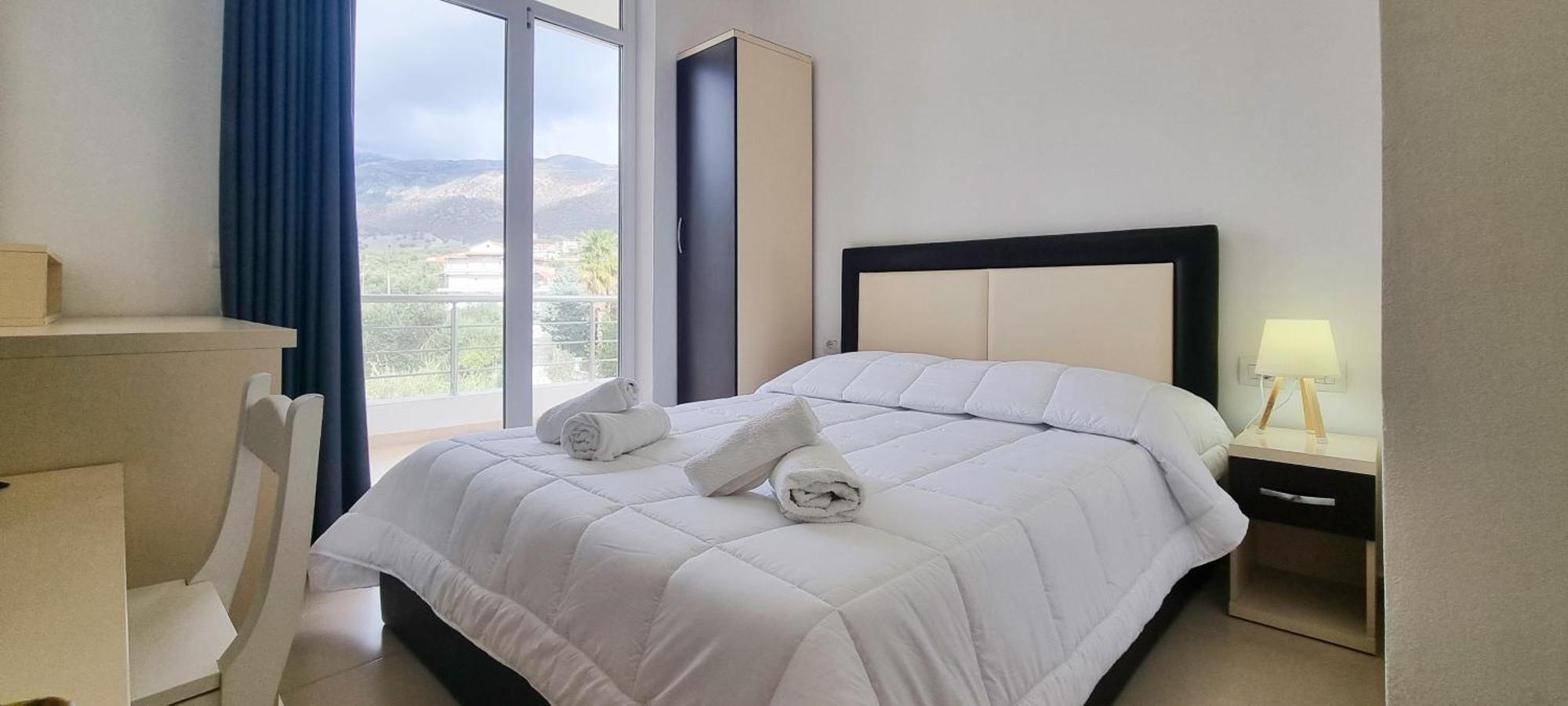 The Sunny Side Apartment Himare Exterior foto