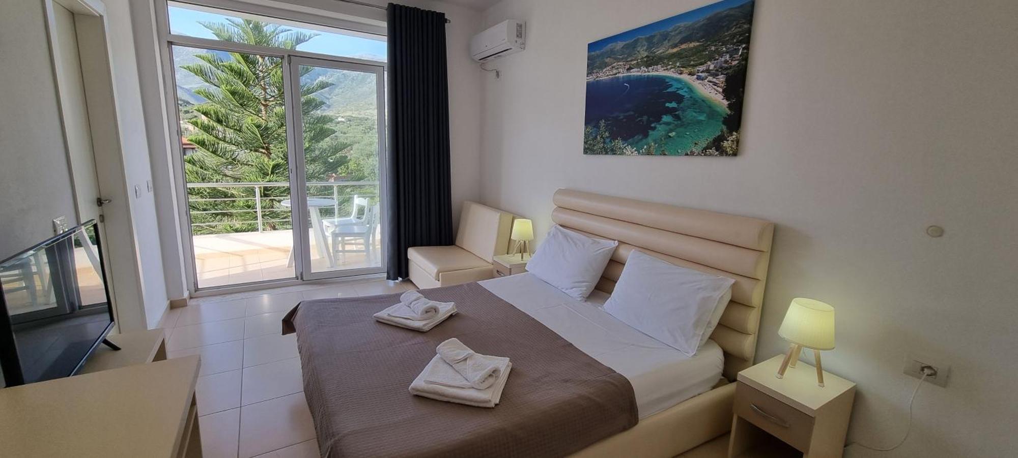 The Sunny Side Apartment Himare Exterior foto