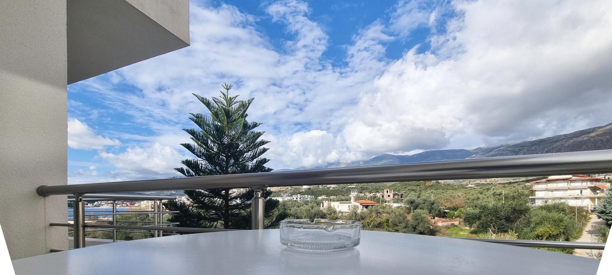 The Sunny Side Apartment Himare Exterior foto